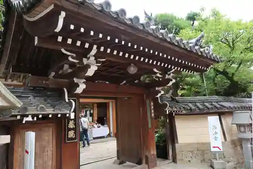 朝護孫子寺の山門