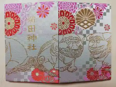 御朱印帳(緑)。通常サイズ。通称アイーン狛犬さんと菊の花が描かれています。氏神様以外の神社用の2冊目です。