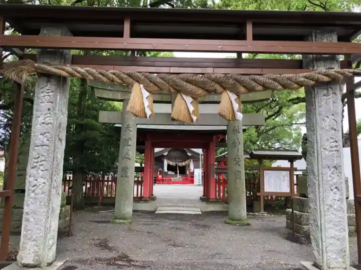 美奈宜神社の山門・神門