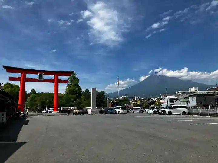 富士山本宮浅間大社の{uncategorized: "未分類", other: "その他", undefined: "問題あり", building: "その他建物", grave: "お墓", sacred_gate: "鳥居", guardian: "狛犬", statue: "像", buddha: "仏像", history: "歴史", nature: "自然", garden: "庭園", animal: "動物", pagoda: "塔", temizu: "手水舎", mountain_gate: "山門・神門", sanctuary: "本殿・本堂", subordinate: "末社・摂社", art: "芸術", scenery: "景色", jizo: "地蔵", ema: "絵馬", goshuin: "御朱印", omikuji: "おみくじ", items: "授与品その他", amulet: "お守り", goshuincho: "御朱印帳", eats: "食事", festival: "お祭り", votive_dance: "神楽", shichigosan: "七五三参", wedding: "結婚式", experience: "体験その他", initially: "初詣", around: "周辺", anti_infection: "感染症対策"}