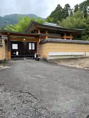宝菩提院願徳寺の山門・神門