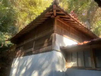 八幡神社の{uncategorized: "未分類", other: "その他", undefined: "問題あり", building: "その他建物", grave: "お墓", sacred_gate: "鳥居", guardian: "狛犬", statue: "像", buddha: "仏像", history: "歴史", nature: "自然", garden: "庭園", animal: "動物", pagoda: "塔", temizu: "手水舎", mountain_gate: "山門・神門", sanctuary: "本殿・本堂", subordinate: "末社・摂社", art: "芸術", scenery: "景色", jizo: "地蔵", ema: "絵馬", goshuin: "御朱印", omikuji: "おみくじ", items: "授与品その他", amulet: "お守り", goshuincho: "御朱印帳", eats: "食事", festival: "お祭り", votive_dance: "神楽", shichigosan: "七五三参", wedding: "結婚式", experience: "体験その他", initially: "初詣", around: "周辺", anti_infection: "感染症対策"}