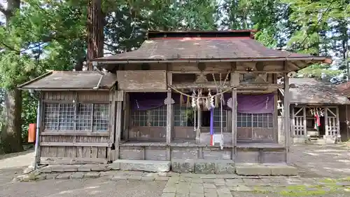 宇那禰神社の本殿