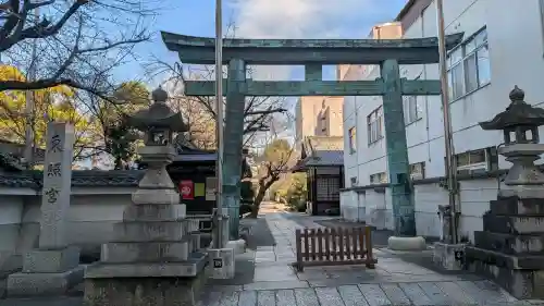 名古屋東照宮の{uncategorized: "未分類", other: "その他", undefined: "問題あり", building: "その他建物", grave: "お墓", sacred_gate: "鳥居", guardian: "狛犬", statue: "像", buddha: "仏像", history: "歴史", nature: "自然", garden: "庭園", animal: "動物", pagoda: "塔", temizu: "手水舎", mountain_gate: "山門・神門", sanctuary: "本殿・本堂", subordinate: "末社・摂社", art: "芸術", scenery: "景色", jizo: "地蔵", ema: "絵馬", goshuin: "御朱印", omikuji: "おみくじ", items: "授与品その他", amulet: "お守り", goshuincho: "御朱印帳", eats: "食事", festival: "お祭り", votive_dance: "神楽", shichigosan: "七五三参", wedding: "結婚式", experience: "体験その他", initially: "初詣", around: "周辺", anti_infection: "感染症対策"}