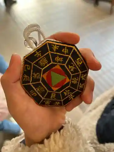 椿大神社の{uncategorized: "未分類", other: "その他", undefined: "問題あり", building: "その他建物", grave: "お墓", sacred_gate: "鳥居", guardian: "狛犬", statue: "像", buddha: "仏像", history: "歴史", nature: "自然", garden: "庭園", animal: "動物", pagoda: "塔", temizu: "手水舎", mountain_gate: "山門・神門", sanctuary: "本殿・本堂", subordinate: "末社・摂社", art: "芸術", scenery: "景色", jizo: "地蔵", ema: "絵馬", goshuin: "御朱印", omikuji: "おみくじ", items: "授与品その他", amulet: "お守り", goshuincho: "御朱印帳", eats: "食事", festival: "お祭り", votive_dance: "神楽", shichigosan: "七五三参", wedding: "結婚式", experience: "体験その他", initially: "初詣", around: "周辺", anti_infection: "感染症対策"}