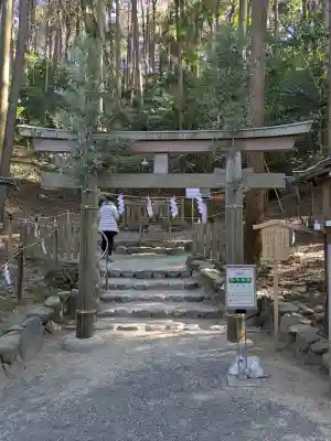 磐座神社（大神神社摂社）の{uncategorized: "未分類", other: "その他", undefined: "問題あり", building: "その他建物", grave: "お墓", sacred_gate: "鳥居", guardian: "狛犬", statue: "像", buddha: "仏像", history: "歴史", nature: "自然", garden: "庭園", animal: "動物", pagoda: "塔", temizu: "手水舎", mountain_gate: "山門・神門", sanctuary: "本殿・本堂", subordinate: "末社・摂社", art: "芸術", scenery: "景色", jizo: "地蔵", ema: "絵馬", goshuin: "御朱印", omikuji: "おみくじ", items: "授与品その他", amulet: "お守り", goshuincho: "御朱印帳", eats: "食事", festival: "お祭り", votive_dance: "神楽", shichigosan: "七五三参", wedding: "結婚式", experience: "体験その他", initially: "初詣", around: "周辺", anti_infection: "感染症対策"}
