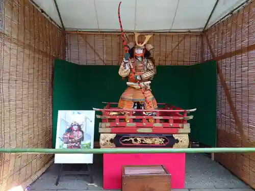 赤坂氷川神社の像