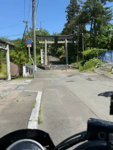 鳥谷崎神社の{uncategorized: "未分類", other: "その他", undefined: "問題あり", building: "その他建物", grave: "お墓", sacred_gate: "鳥居", guardian: "狛犬", statue: "像", buddha: "仏像", history: "歴史", nature: "自然", garden: "庭園", animal: "動物", pagoda: "塔", temizu: "手水舎", mountain_gate: "山門・神門", sanctuary: "本殿・本堂", subordinate: "末社・摂社", art: "芸術", scenery: "景色", jizo: "地蔵", ema: "絵馬", goshuin: "御朱印", omikuji: "おみくじ", items: "授与品その他", amulet: "お守り", goshuincho: "御朱印帳", eats: "食事", festival: "お祭り", votive_dance: "神楽", shichigosan: "七五三参", wedding: "結婚式", experience: "体験その他", initially: "初詣", around: "周辺", anti_infection: "感染症対策"}