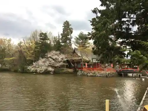 生島足島神社の庭園