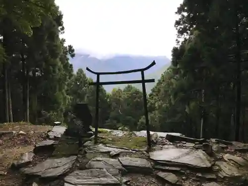 横峰寺奥の院 星ケ森の鳥居