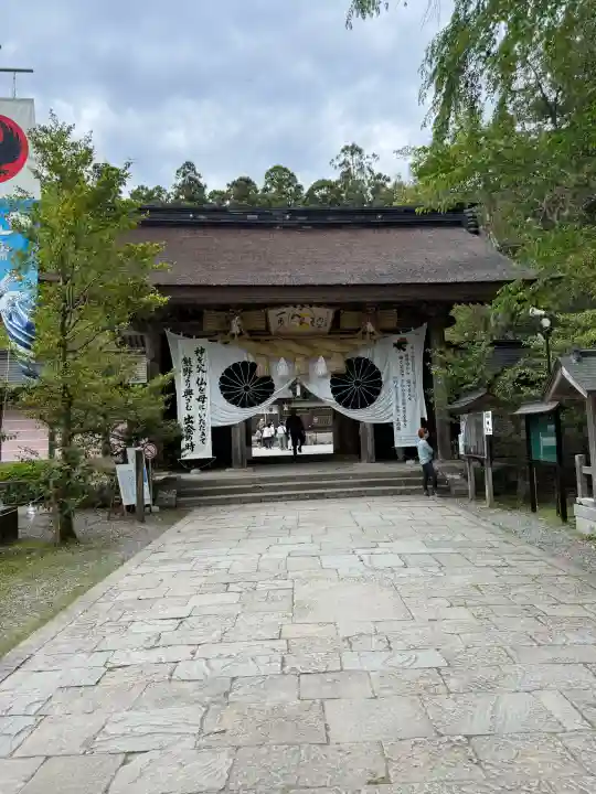 熊野本宮大社の{uncategorized: "未分類", other: "その他", undefined: "問題あり", building: "その他建物", grave: "お墓", sacred_gate: "鳥居", guardian: "狛犬", statue: "像", buddha: "仏像", history: "歴史", nature: "自然", garden: "庭園", animal: "動物", pagoda: "塔", temizu: "手水舎", mountain_gate: "山門・神門", sanctuary: "本殿・本堂", subordinate: "末社・摂社", art: "芸術", scenery: "景色", jizo: "地蔵", ema: "絵馬", goshuin: "御朱印", omikuji: "おみくじ", items: "授与品その他", amulet: "お守り", goshuincho: "御朱印帳", eats: "食事", festival: "お祭り", votive_dance: "神楽", shichigosan: "七五三参", wedding: "結婚式", experience: "体験その他", initially: "初詣", around: "周辺", anti_infection: "感染症対策"}