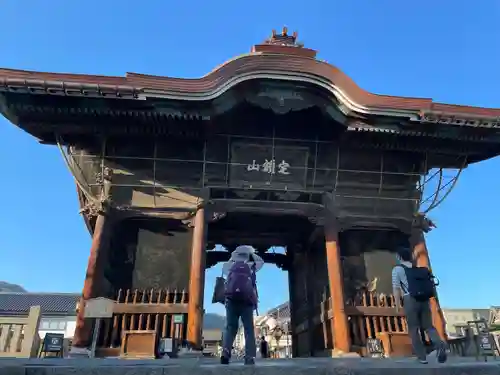 善光寺の山門