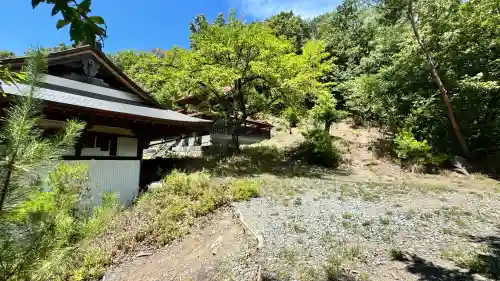 山神宮社(奥宮)の{uncategorized: "未分類", other: "その他", undefined: "問題あり", building: "その他建物", grave: "お墓", sacred_gate: "鳥居", guardian: "狛犬", statue: "像", buddha: "仏像", history: "歴史", nature: "自然", garden: "庭園", animal: "動物", pagoda: "塔", temizu: "手水舎", mountain_gate: "山門・神門", sanctuary: "本殿・本堂", subordinate: "末社・摂社", art: "芸術", scenery: "景色", jizo: "地蔵", ema: "絵馬", goshuin: "御朱印", omikuji: "おみくじ", items: "授与品その他", amulet: "お守り", goshuincho: "御朱印帳", eats: "食事", festival: "お祭り", votive_dance: "神楽", shichigosan: "七五三参", wedding: "結婚式", experience: "体験その他", initially: "初詣", around: "周辺", anti_infection: "感染症対策"}