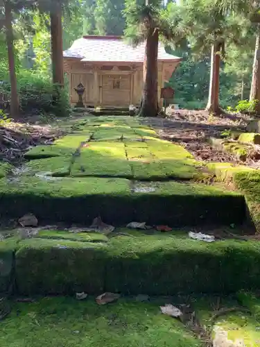 神明神社の本殿