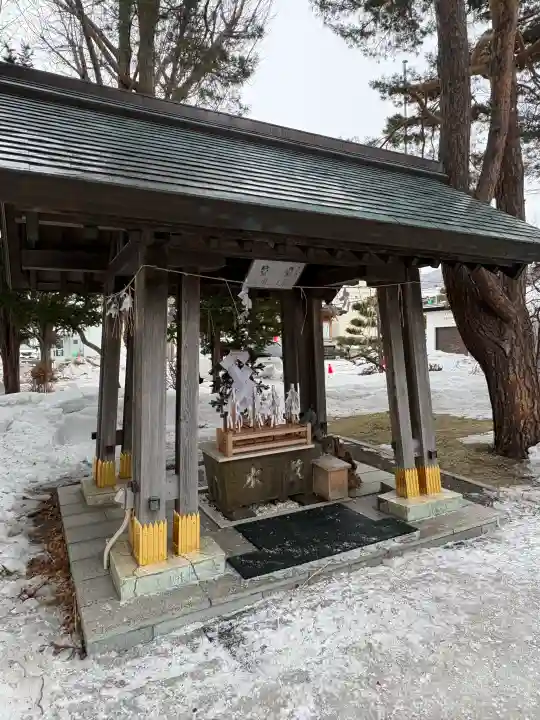 西野神社の{uncategorized: "未分類", other: "その他", undefined: "問題あり", building: "その他建物", grave: "お墓", sacred_gate: "鳥居", guardian: "狛犬", statue: "像", buddha: "仏像", history: "歴史", nature: "自然", garden: "庭園", animal: "動物", pagoda: "塔", temizu: "手水舎", mountain_gate: "山門・神門", sanctuary: "本殿・本堂", subordinate: "末社・摂社", art: "芸術", scenery: "景色", jizo: "地蔵", ema: "絵馬", goshuin: "御朱印", omikuji: "おみくじ", items: "授与品その他", amulet: "お守り", goshuincho: "御朱印帳", eats: "食事", festival: "お祭り", votive_dance: "神楽", shichigosan: "七五三参", wedding: "結婚式", experience: "体験その他", initially: "初詣", around: "周辺", anti_infection: "感染症対策"}