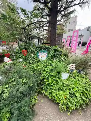 今戸神社の{uncategorized: "未分類", other: "その他", undefined: "問題あり", building: "その他建物", grave: "お墓", sacred_gate: "鳥居", guardian: "狛犬", statue: "像", buddha: "仏像", history: "歴史", nature: "自然", garden: "庭園", animal: "動物", pagoda: "塔", temizu: "手水舎", mountain_gate: "山門・神門", sanctuary: "本殿・本堂", subordinate: "末社・摂社", art: "芸術", scenery: "景色", jizo: "地蔵", ema: "絵馬", goshuin: "御朱印", omikuji: "おみくじ", items: "授与品その他", amulet: "お守り", goshuincho: "御朱印帳", eats: "食事", festival: "お祭り", votive_dance: "神楽", shichigosan: "七五三参", wedding: "結婚式", experience: "体験その他", initially: "初詣", around: "周辺", anti_infection: "感染症対策"}
