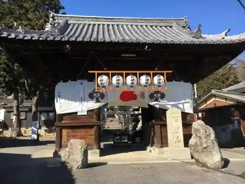 白國神社の山門