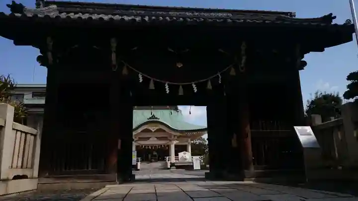 岡山神社の山門・神門