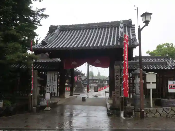 笠覆寺 (笠寺観音)の山門・神門