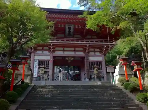 鞍馬寺の山門