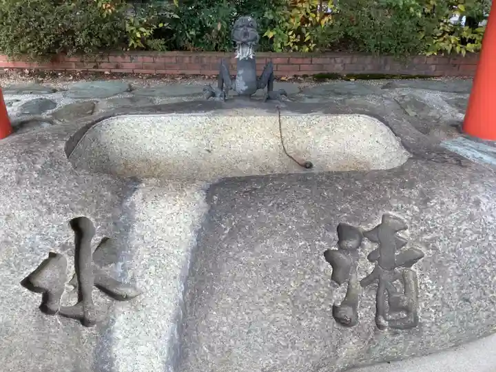 稲荷神社の手水舎
