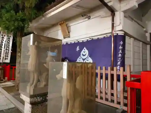 千代保稲荷神社の像