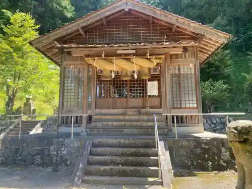 嘯吹神社の{uncategorized: "未分類", other: "その他", undefined: "問題あり", building: "その他建物", grave: "お墓", sacred_gate: "鳥居", guardian: "狛犬", statue: "像", buddha: "仏像", history: "歴史", nature: "自然", garden: "庭園", animal: "動物", pagoda: "塔", temizu: "手水舎", mountain_gate: "山門・神門", sanctuary: "本殿・本堂", subordinate: "末社・摂社", art: "芸術", scenery: "景色", jizo: "地蔵", ema: "絵馬", goshuin: "御朱印", omikuji: "おみくじ", items: "授与品その他", amulet: "お守り", goshuincho: "御朱印帳", eats: "食事", festival: "お祭り", votive_dance: "神楽", shichigosan: "七五三参", wedding: "結婚式", experience: "体験その他", initially: "初詣", around: "周辺", anti_infection: "感染症対策"}
