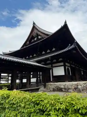 相国寺（相国承天禅寺）の{uncategorized: "未分類", other: "その他", undefined: "問題あり", building: "その他建物", grave: "お墓", sacred_gate: "鳥居", guardian: "狛犬", statue: "像", buddha: "仏像", history: "歴史", nature: "自然", garden: "庭園", animal: "動物", pagoda: "塔", temizu: "手水舎", mountain_gate: "山門・神門", sanctuary: "本殿・本堂", subordinate: "末社・摂社", art: "芸術", scenery: "景色", jizo: "地蔵", ema: "絵馬", goshuin: "御朱印", omikuji: "おみくじ", items: "授与品その他", amulet: "お守り", goshuincho: "御朱印帳", eats: "食事", festival: "お祭り", votive_dance: "神楽", shichigosan: "七五三参", wedding: "結婚式", experience: "体験その他", initially: "初詣", around: "周辺", anti_infection: "感染症対策"}