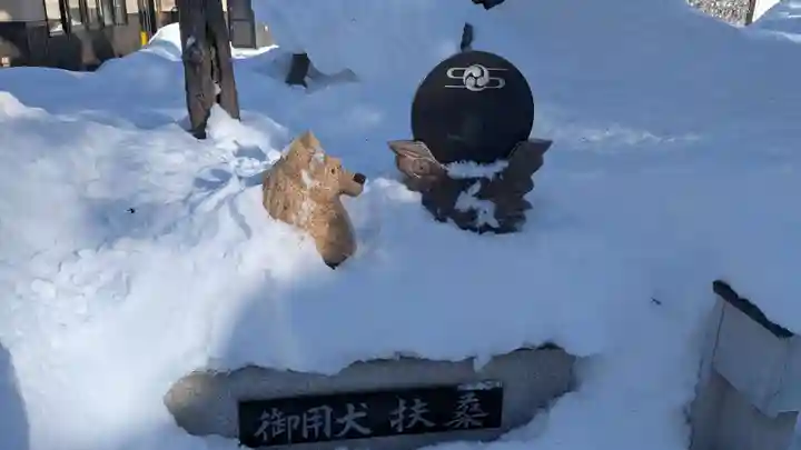 空知神社の像