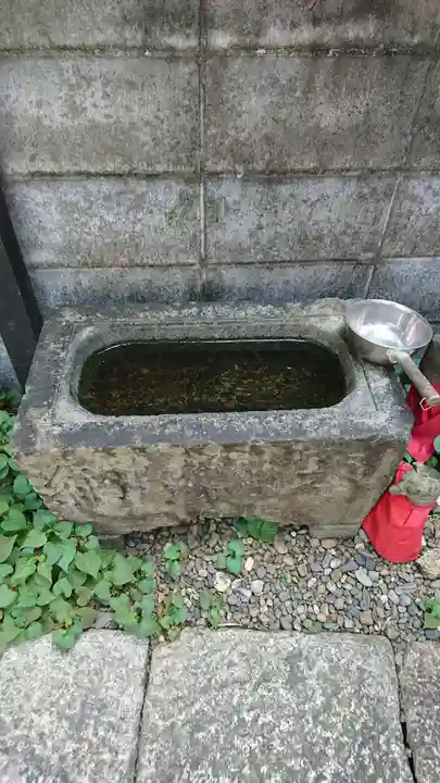 宗四郎稲荷大明神の手水舎