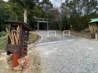 安仁神社の{uncategorized: "未分類", other: "その他", undefined: "問題あり", building: "その他建物", grave: "お墓", sacred_gate: "鳥居", guardian: "狛犬", statue: "像", buddha: "仏像", history: "歴史", nature: "自然", garden: "庭園", animal: "動物", pagoda: "塔", temizu: "手水舎", mountain_gate: "山門・神門", sanctuary: "本殿・本堂", subordinate: "末社・摂社", art: "芸術", scenery: "景色", jizo: "地蔵", ema: "絵馬", goshuin: "御朱印", omikuji: "おみくじ", items: "授与品その他", amulet: "お守り", goshuincho: "御朱印帳", eats: "食事", festival: "お祭り", votive_dance: "神楽", shichigosan: "七五三参", wedding: "結婚式", experience: "体験その他", initially: "初詣", around: "周辺", anti_infection: "感染症対策"}