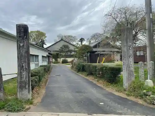常楽寺の{uncategorized: "未分類", other: "その他", undefined: "問題あり", building: "その他建物", grave: "お墓", sacred_gate: "鳥居", guardian: "狛犬", statue: "像", buddha: "仏像", history: "歴史", nature: "自然", garden: "庭園", animal: "動物", pagoda: "塔", temizu: "手水舎", mountain_gate: "山門・神門", sanctuary: "本殿・本堂", subordinate: "末社・摂社", art: "芸術", scenery: "景色", jizo: "地蔵", ema: "絵馬", goshuin: "御朱印", omikuji: "おみくじ", items: "授与品その他", amulet: "お守り", goshuincho: "御朱印帳", eats: "食事", festival: "お祭り", votive_dance: "神楽", shichigosan: "七五三参", wedding: "結婚式", experience: "体験その他", initially: "初詣", around: "周辺", anti_infection: "感染症対策"}
