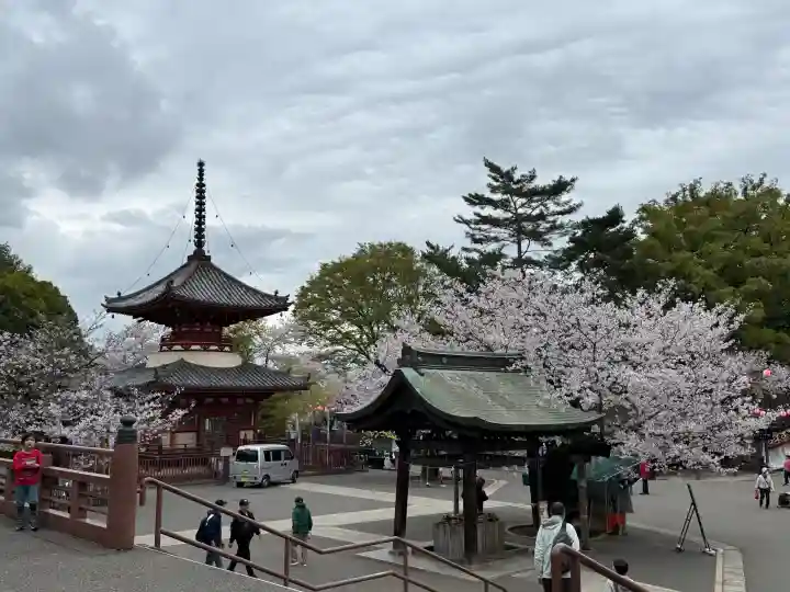 喜多院の{uncategorized: "未分類", other: "その他", undefined: "問題あり", building: "その他建物", grave: "お墓", sacred_gate: "鳥居", guardian: "狛犬", statue: "像", buddha: "仏像", history: "歴史", nature: "自然", garden: "庭園", animal: "動物", pagoda: "塔", temizu: "手水舎", mountain_gate: "山門・神門", sanctuary: "本殿・本堂", subordinate: "末社・摂社", art: "芸術", scenery: "景色", jizo: "地蔵", ema: "絵馬", goshuin: "御朱印", omikuji: "おみくじ", items: "授与品その他", amulet: "お守り", goshuincho: "御朱印帳", eats: "食事", festival: "お祭り", votive_dance: "神楽", shichigosan: "七五三参", wedding: "結婚式", experience: "体験その他", initially: "初詣", around: "周辺", anti_infection: "感染症対策"}
