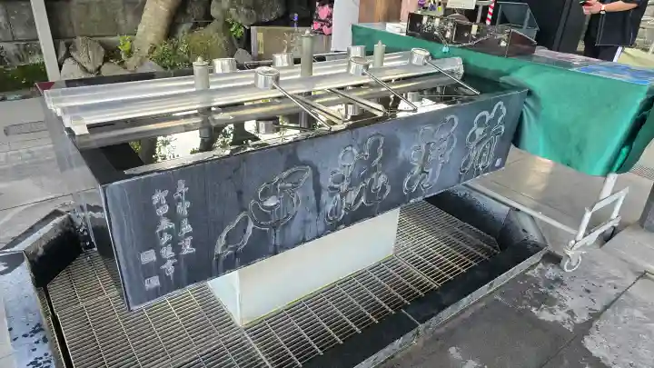 成田山深川不動堂(新勝寺東京別院)の{uncategorized: "未分類", other: "その他", undefined: "問題あり", building: "その他建物", grave: "お墓", sacred_gate: "鳥居", guardian: "狛犬", statue: "像", buddha: "仏像", history: "歴史", nature: "自然", garden: "庭園", animal: "動物", pagoda: "塔", temizu: "手水舎", mountain_gate: "山門・神門", sanctuary: "本殿・本堂", subordinate: "末社・摂社", art: "芸術", scenery: "景色", jizo: "地蔵", ema: "絵馬", goshuin: "御朱印", omikuji: "おみくじ", items: "授与品その他", amulet: "お守り", goshuincho: "御朱印帳", eats: "食事", festival: "お祭り", votive_dance: "神楽", shichigosan: "七五三参", wedding: "結婚式", experience: "体験その他", initially: "初詣", around: "周辺", anti_infection: "感染症対策"}