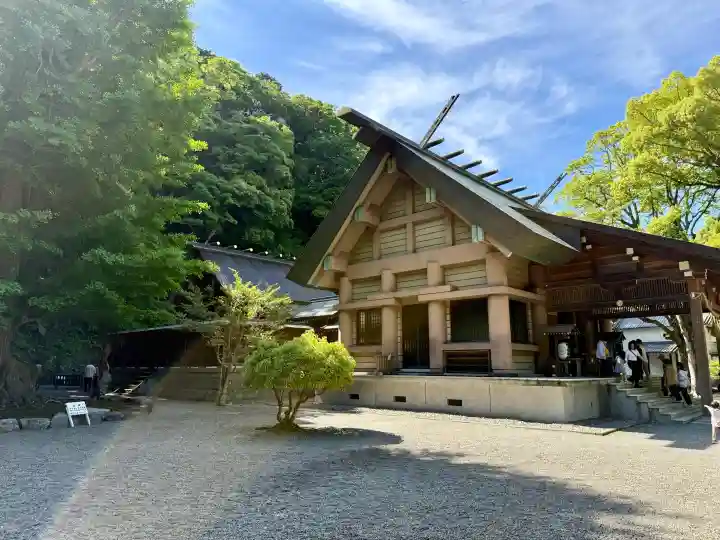 安房神社の{uncategorized: "未分類", other: "その他", undefined: "問題あり", building: "その他建物", grave: "お墓", sacred_gate: "鳥居", guardian: "狛犬", statue: "像", buddha: "仏像", history: "歴史", nature: "自然", garden: "庭園", animal: "動物", pagoda: "塔", temizu: "手水舎", mountain_gate: "山門・神門", sanctuary: "本殿・本堂", subordinate: "末社・摂社", art: "芸術", scenery: "景色", jizo: "地蔵", ema: "絵馬", goshuin: "御朱印", omikuji: "おみくじ", items: "授与品その他", amulet: "お守り", goshuincho: "御朱印帳", eats: "食事", festival: "お祭り", votive_dance: "神楽", shichigosan: "七五三参", wedding: "結婚式", experience: "体験その他", initially: "初詣", around: "周辺", anti_infection: "感染症対策"}