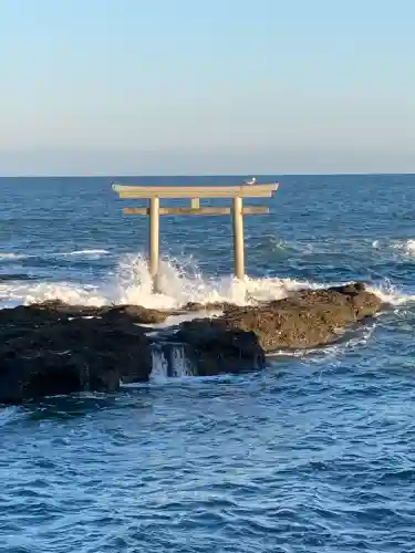 大洗磯前神社の{uncategorized: "未分類", other: "その他", undefined: "問題あり", building: "その他建物", grave: "お墓", sacred_gate: "鳥居", guardian: "狛犬", statue: "像", buddha: "仏像", history: "歴史", nature: "自然", garden: "庭園", animal: "動物", pagoda: "塔", temizu: "手水舎", mountain_gate: "山門・神門", sanctuary: "本殿・本堂", subordinate: "末社・摂社", art: "芸術", scenery: "景色", jizo: "地蔵", ema: "絵馬", goshuin: "御朱印", omikuji: "おみくじ", items: "授与品その他", amulet: "お守り", goshuincho: "御朱印帳", eats: "食事", festival: "お祭り", votive_dance: "神楽", shichigosan: "七五三参", wedding: "結婚式", experience: "体験その他", initially: "初詣", around: "周辺", anti_infection: "感染症対策"}