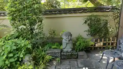 霊源院の{uncategorized: "未分類", other: "その他", undefined: "問題あり", building: "その他建物", grave: "お墓", sacred_gate: "鳥居", guardian: "狛犬", statue: "像", buddha: "仏像", history: "歴史", nature: "自然", garden: "庭園", animal: "動物", pagoda: "塔", temizu: "手水舎", mountain_gate: "山門・神門", sanctuary: "本殿・本堂", subordinate: "末社・摂社", art: "芸術", scenery: "景色", jizo: "地蔵", ema: "絵馬", goshuin: "御朱印", omikuji: "おみくじ", items: "授与品その他", amulet: "お守り", goshuincho: "御朱印帳", eats: "食事", festival: "お祭り", votive_dance: "神楽", shichigosan: "七五三参", wedding: "結婚式", experience: "体験その他", initially: "初詣", around: "周辺", anti_infection: "感染症対策"}