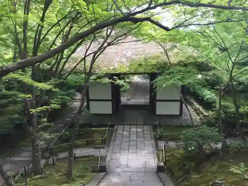 常寂光寺の山門・神門