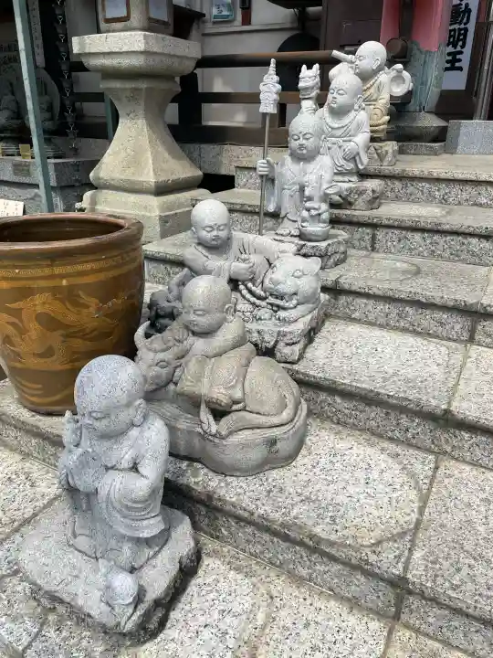 圓照寺の{uncategorized: "未分類", other: "その他", undefined: "問題あり", building: "その他建物", grave: "お墓", sacred_gate: "鳥居", guardian: "狛犬", statue: "像", buddha: "仏像", history: "歴史", nature: "自然", garden: "庭園", animal: "動物", pagoda: "塔", temizu: "手水舎", mountain_gate: "山門・神門", sanctuary: "本殿・本堂", subordinate: "末社・摂社", art: "芸術", scenery: "景色", jizo: "地蔵", ema: "絵馬", goshuin: "御朱印", omikuji: "おみくじ", items: "授与品その他", amulet: "お守り", goshuincho: "御朱印帳", eats: "食事", festival: "お祭り", votive_dance: "神楽", shichigosan: "七五三参", wedding: "結婚式", experience: "体験その他", initially: "初詣", around: "周辺", anti_infection: "感染症対策"}