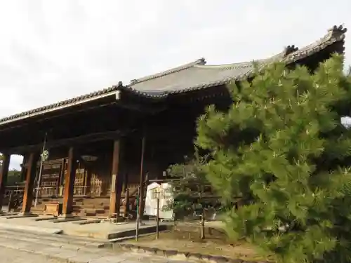 西大寺の本殿・本堂