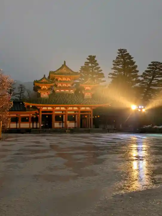 平安神宮の{uncategorized: "未分類", other: "その他", undefined: "問題あり", building: "その他建物", grave: "お墓", sacred_gate: "鳥居", guardian: "狛犬", statue: "像", buddha: "仏像", history: "歴史", nature: "自然", garden: "庭園", animal: "動物", pagoda: "塔", temizu: "手水舎", mountain_gate: "山門・神門", sanctuary: "本殿・本堂", subordinate: "末社・摂社", art: "芸術", scenery: "景色", jizo: "地蔵", ema: "絵馬", goshuin: "御朱印", omikuji: "おみくじ", items: "授与品その他", amulet: "お守り", goshuincho: "御朱印帳", eats: "食事", festival: "お祭り", votive_dance: "神楽", shichigosan: "七五三参", wedding: "結婚式", experience: "体験その他", initially: "初詣", around: "周辺", anti_infection: "感染症対策"}