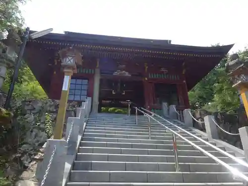 武蔵御嶽神社の山門・神門