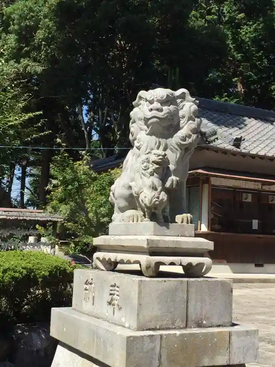 伊奈冨神社の狛犬