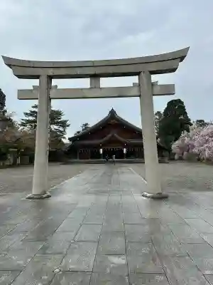 富山縣護國神社の{uncategorized: "未分類", other: "その他", undefined: "問題あり", building: "その他建物", grave: "お墓", sacred_gate: "鳥居", guardian: "狛犬", statue: "像", buddha: "仏像", history: "歴史", nature: "自然", garden: "庭園", animal: "動物", pagoda: "塔", temizu: "手水舎", mountain_gate: "山門・神門", sanctuary: "本殿・本堂", subordinate: "末社・摂社", art: "芸術", scenery: "景色", jizo: "地蔵", ema: "絵馬", goshuin: "御朱印", omikuji: "おみくじ", items: "授与品その他", amulet: "お守り", goshuincho: "御朱印帳", eats: "食事", festival: "お祭り", votive_dance: "神楽", shichigosan: "七五三参", wedding: "結婚式", experience: "体験その他", initially: "初詣", around: "周辺", anti_infection: "感染症対策"}