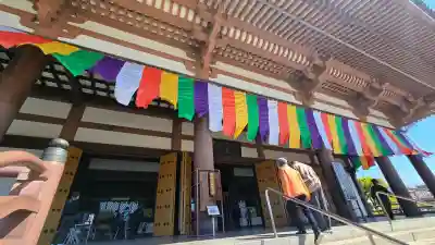 西新井大師総持寺の{uncategorized: "未分類", other: "その他", undefined: "問題あり", building: "その他建物", grave: "お墓", sacred_gate: "鳥居", guardian: "狛犬", statue: "像", buddha: "仏像", history: "歴史", nature: "自然", garden: "庭園", animal: "動物", pagoda: "塔", temizu: "手水舎", mountain_gate: "山門・神門", sanctuary: "本殿・本堂", subordinate: "末社・摂社", art: "芸術", scenery: "景色", jizo: "地蔵", ema: "絵馬", goshuin: "御朱印", omikuji: "おみくじ", items: "授与品その他", amulet: "お守り", goshuincho: "御朱印帳", eats: "食事", festival: "お祭り", votive_dance: "神楽", shichigosan: "七五三参", wedding: "結婚式", experience: "体験その他", initially: "初詣", around: "周辺", anti_infection: "感染症対策"}