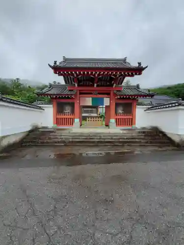 高平寺の山門