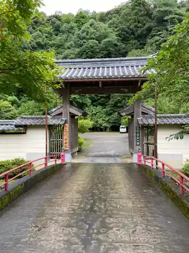 金剛院の山門