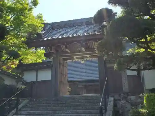 三寶寺の山門