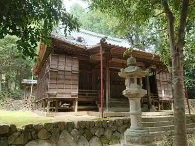 巓神社の本殿
