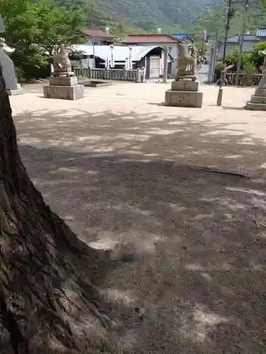 賀羅加波神社の建物その他